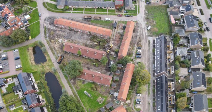 Dronefoto van de Nijdjipstrjitte in Grou