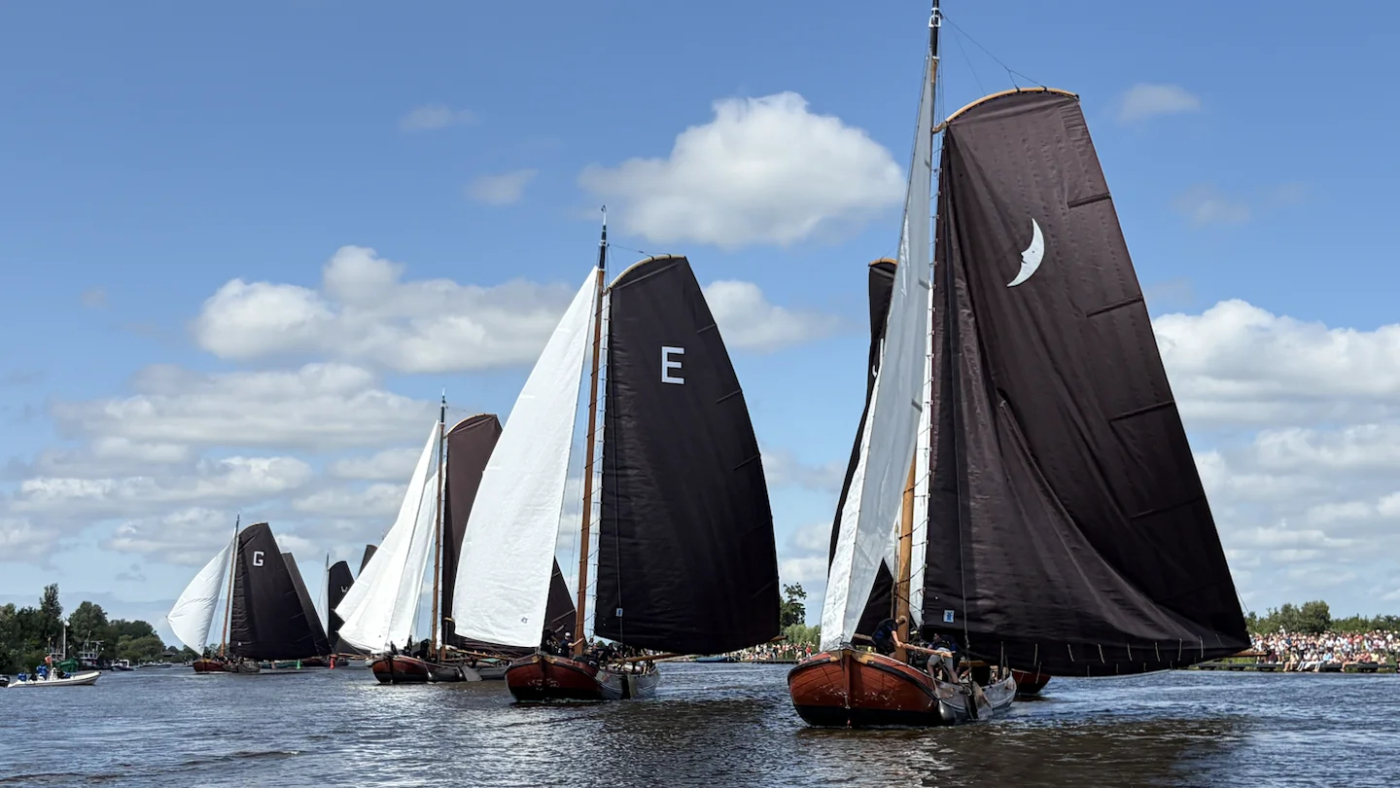 Skûtsje Earnewâld grijpt voor tweede jaar op rij overwinning op thuiswater